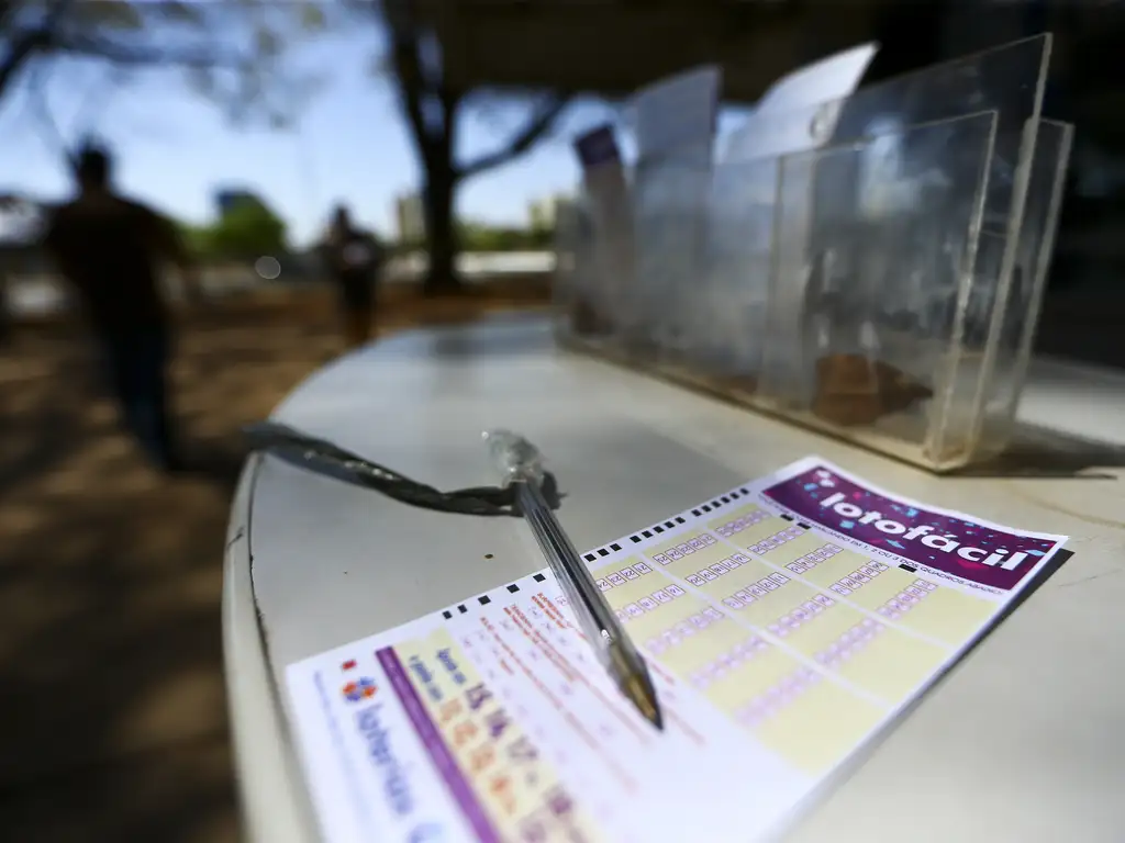 Resultado Lotofácil 3673: Confira as dezenas e o prêmio de R$ 2 milhões sorteados nesta quarta (29)