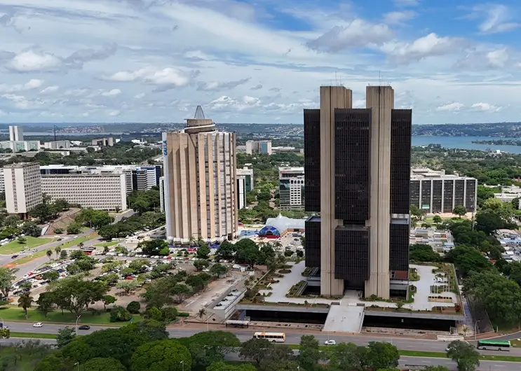 Selic recua para 14,50%: Copom sinaliza cautela ante inflação e riscos geopolíticos