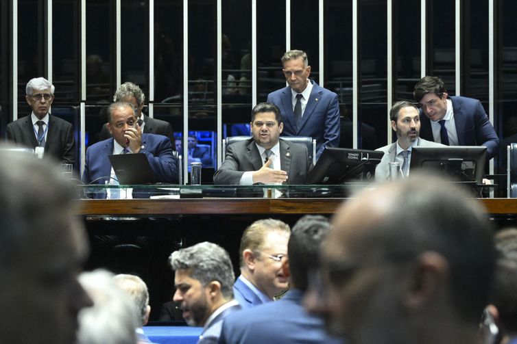 Alcolumbre oficializa Lei da Dosimetria que reduz penas de condenados pelo 8 de janeiro