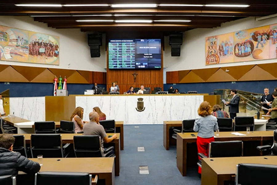 Vereadores de Belo Horizonte aprovam projeto para desobstrução de calçadas e vias públicas