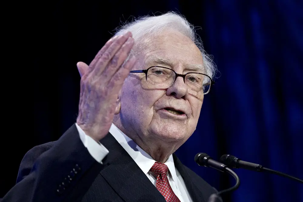 Almoço beneficente com Warren Buffett e Stephen Curry é arrematado por US$ 9 milhões