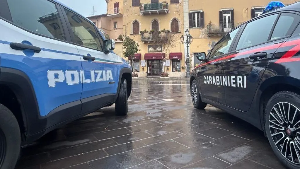 Atropelamento em Modena deixa oito feridos e suspeito armado é detido