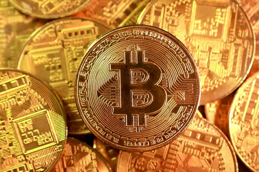 Bitcoin recua para patamar inferior a US$ 80 mil sob pressão de tensões globais