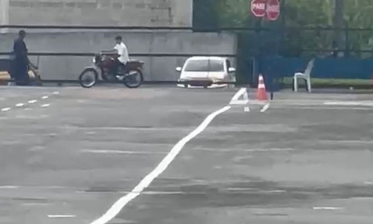 Candidato à CNH tenta fugir de fiscalização do Detran com moto irregular em Manaus