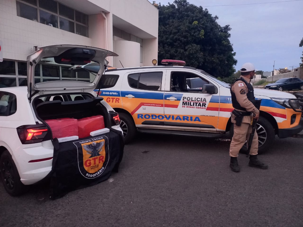 PMRv apreende 150 kg de maconha em Uberlândia e prende casal na MGC-452