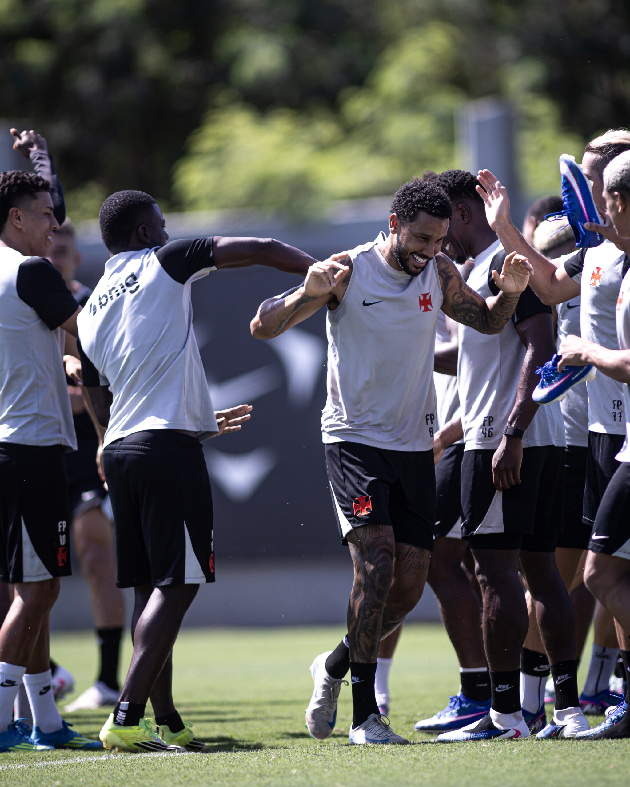 Vasco: Jair avança em recuperação de cirurgia no joelho e retoma treinos no campo