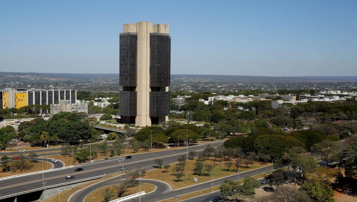 Agenda econômica destaca IBC-Br, Boletim Focus e inflação da FGV nesta segunda (18)