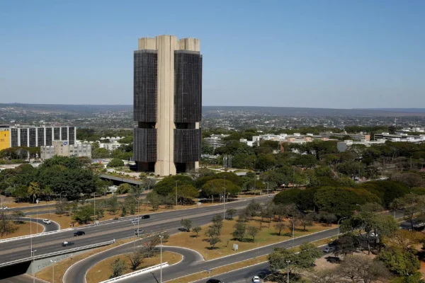 Agenda econômica destaca IBC-Br, Boletim Focus e inflação da FGV nesta segunda (18)