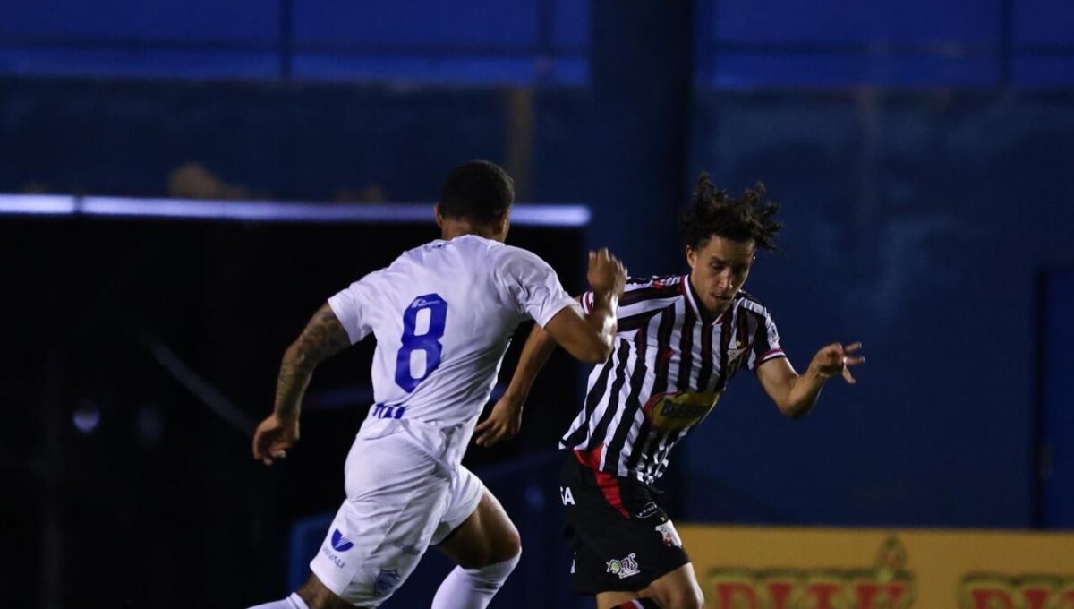 Anápolis marca no fim e empata com o Barra-SC pela Série C