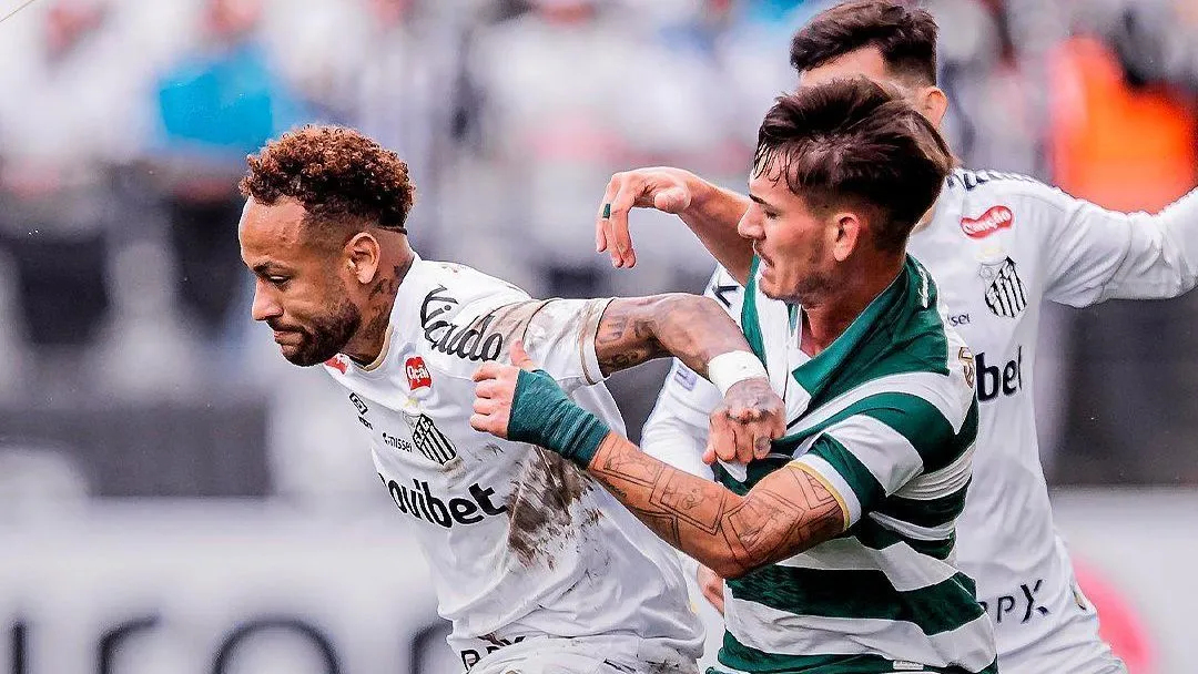 Coritiba goleia Santos na Neo Química Arena em jogo marcado por erro em substituição de Neymar