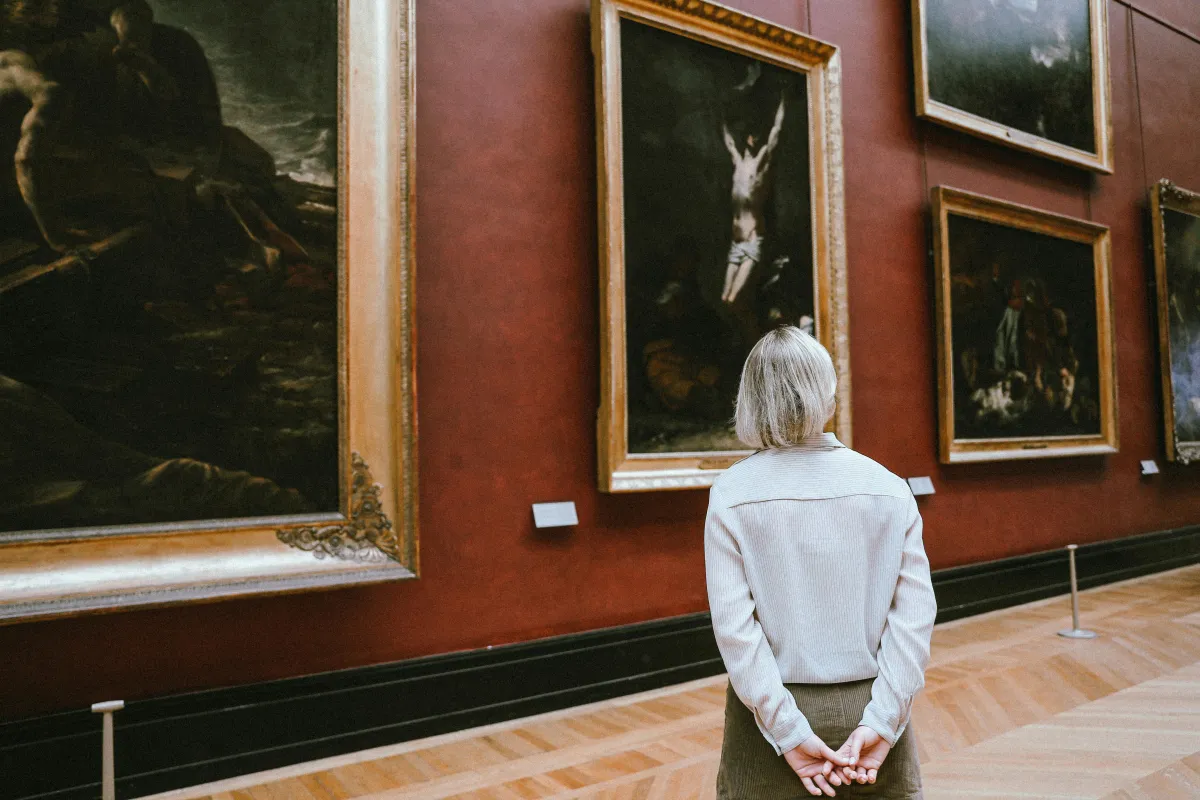 Engajamento cultural reduz envelhecimento biológico no mesmo nível que exercícios, diz pesquisa
