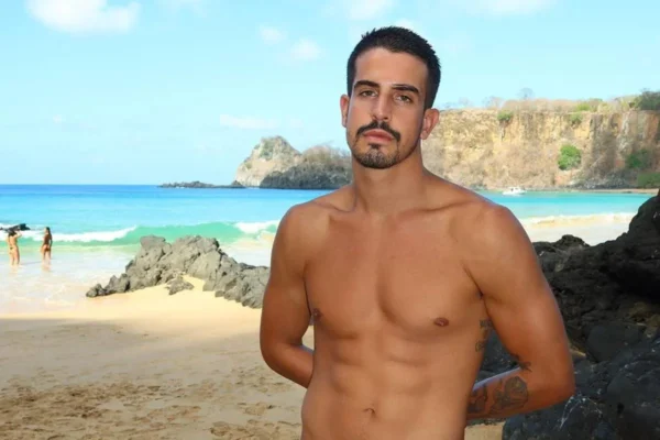 Enzo Celulari é visto em clima de romance com a atleta Luisa Moraes no Rio de Janeiro
