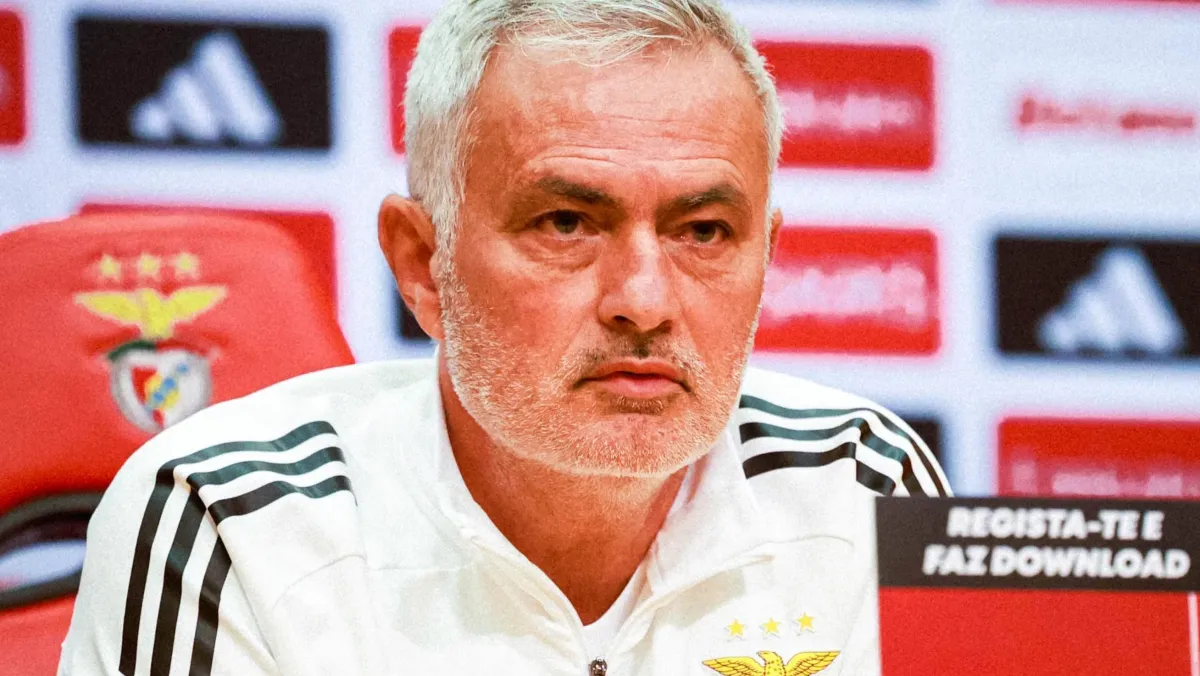 Mourinho termina invicto no Benfica, mas clube fica fora da Champions League