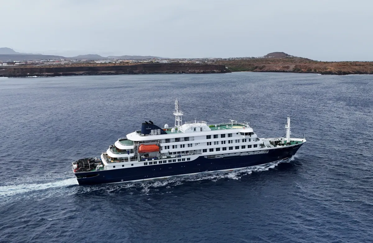 Navio MV Hondius atraca em Rotterdam após surto de hantavírus com sete óbitos