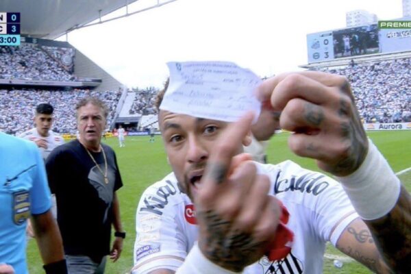 Neymar é substituído por erro de arbitragem em derrota do Santos; dublador revela bastidores