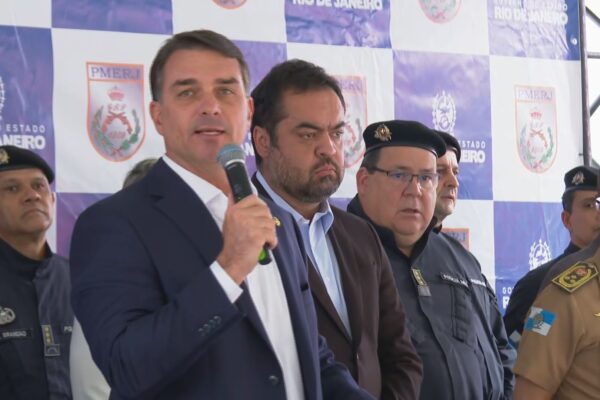 Pedido de R$ 134 milhões de Flávio Bolsonaro a banqueiro representa 11% de aportes do Rio no Banco Master