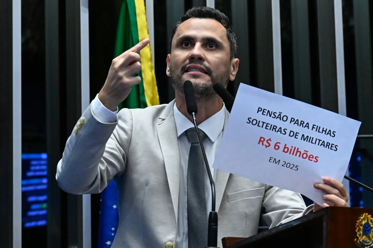 Senador Cleitinho Azevedo atrai eleitores de esquerda em Minas Gerais