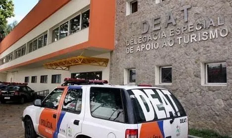 Americanos são alvo de assalto e agressão após visita à Pedra do Sal no Rio