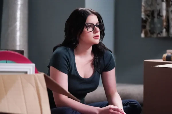 Ariel Winter revela que divide casa com Nolan Gould, colega de Modern Family