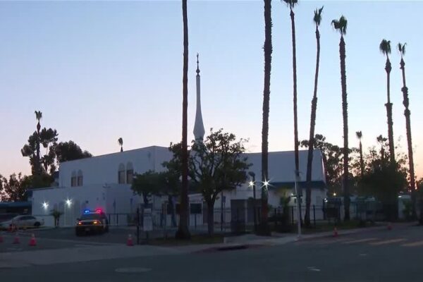 Ataque a mesquita na Califórnia: FBI cita radicalização online de adolescentes
