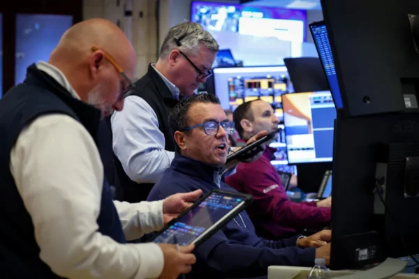 Bolsas de Nova York sobem com alívio no petróleo e declarações de Trump sobre Irã