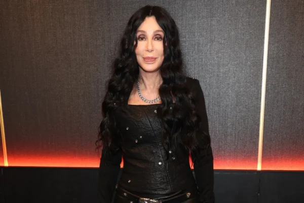 Cher chega aos 80 anos: veja a perspectiva da artista sobre beleza e maturidade