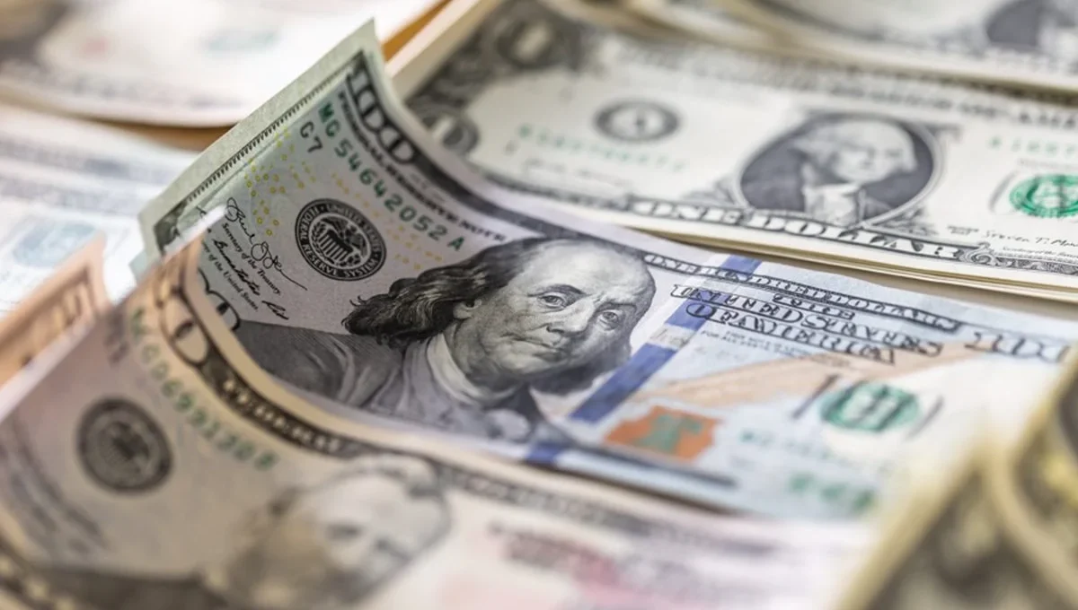 Cotação do dólar avança impulsionada por cenário eleitoral e tensões externas