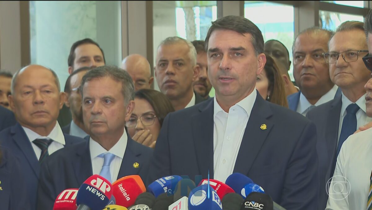 Crise de imagem de Flávio Bolsonaro preocupa aliados e ameaça viabilidade eleitoral