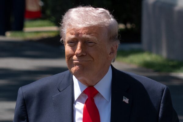 Governo Trump lança fundo de US$ 1,8 bilhão para indenizar alvos de 'perseguição política'