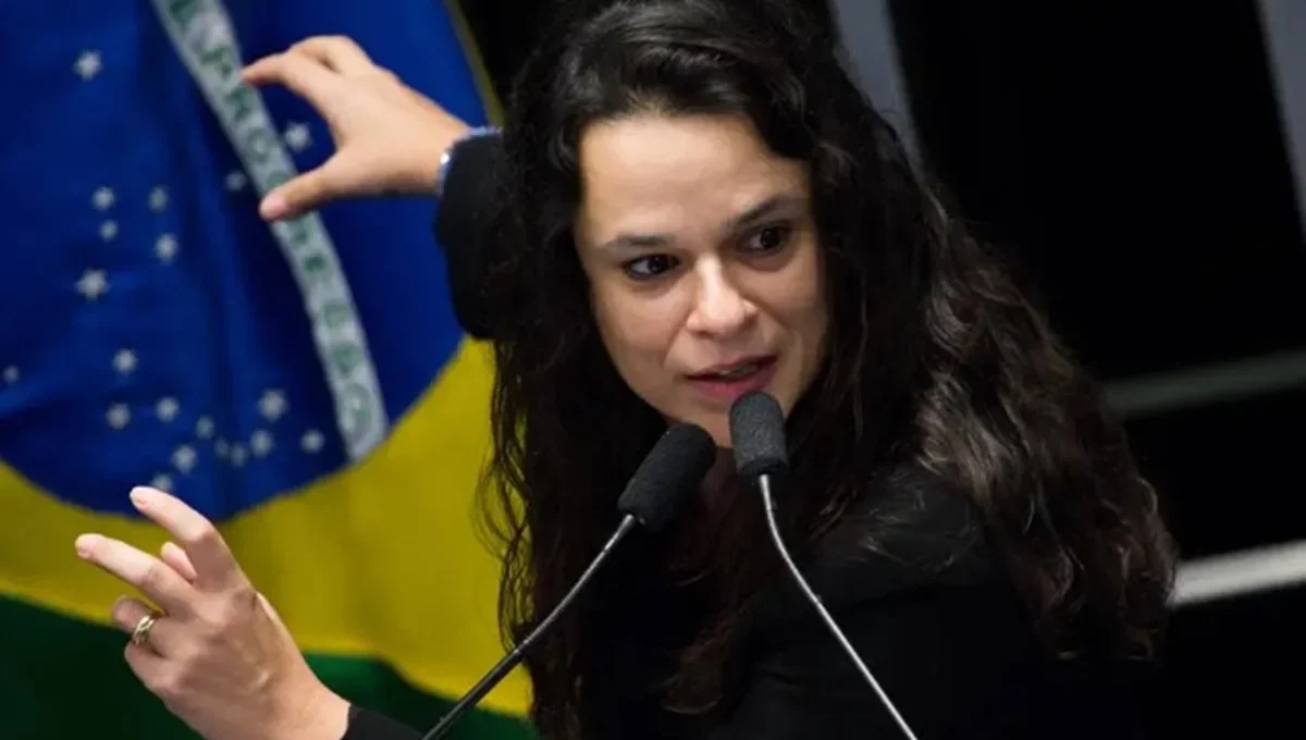 Janaína Paschoal afirma que Flávio Bolsonaro prejudica alianças da direita nos estados