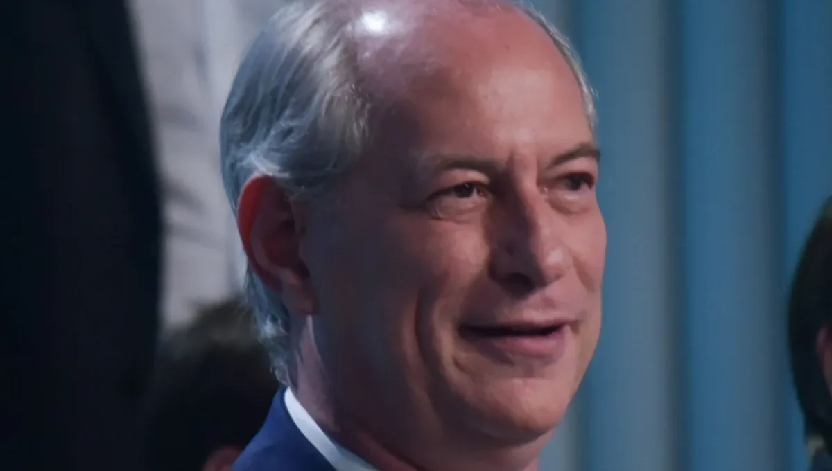 Justiça Eleitoral condena Ciro Gomes por violência política de gênero contra Janaína Farias