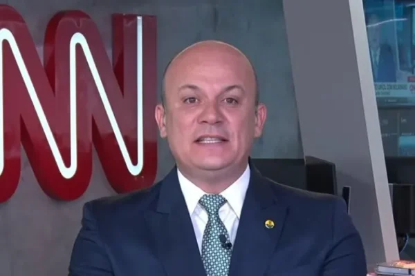 Líder da oposição descarta substituição de Flávio Bolsonaro em pré-candidatura presidencial