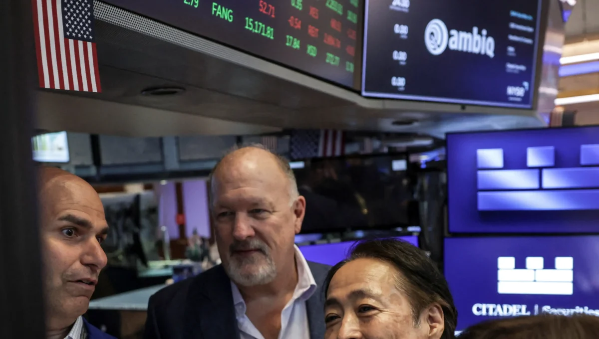 Mercado de Nova York opera de forma mista à espera de balanço da Nvidia e dados do Fed