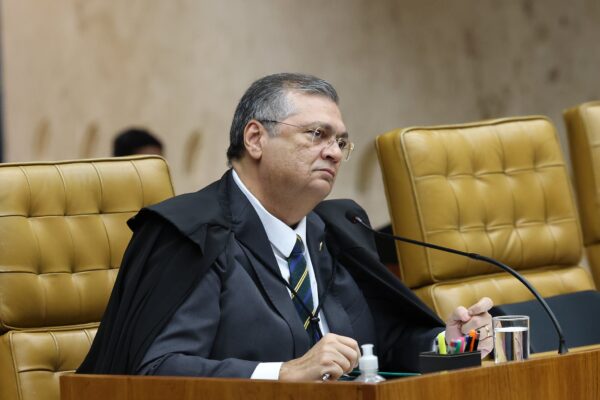 Ministro Flávio Dino denuncia ameaça de morte feita por funcionária de companhia aérea