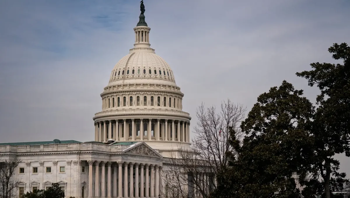 Oposição republicana no Senado avança com medida para encerrar guerra de Trump no Irã