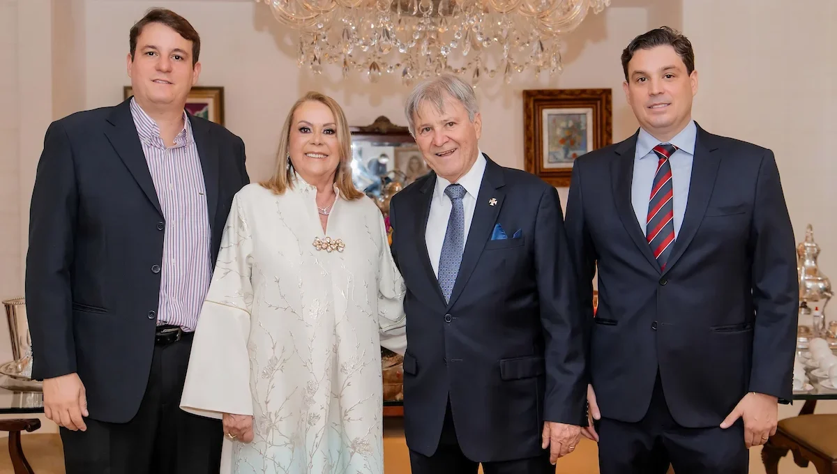 Pianista Regina Moura comemora aniversário em recepção no Lago Sul