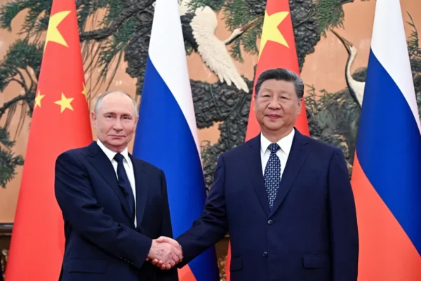 Putin e Xi Jinping discutem nova ordem mundial em encontro estratégico na China