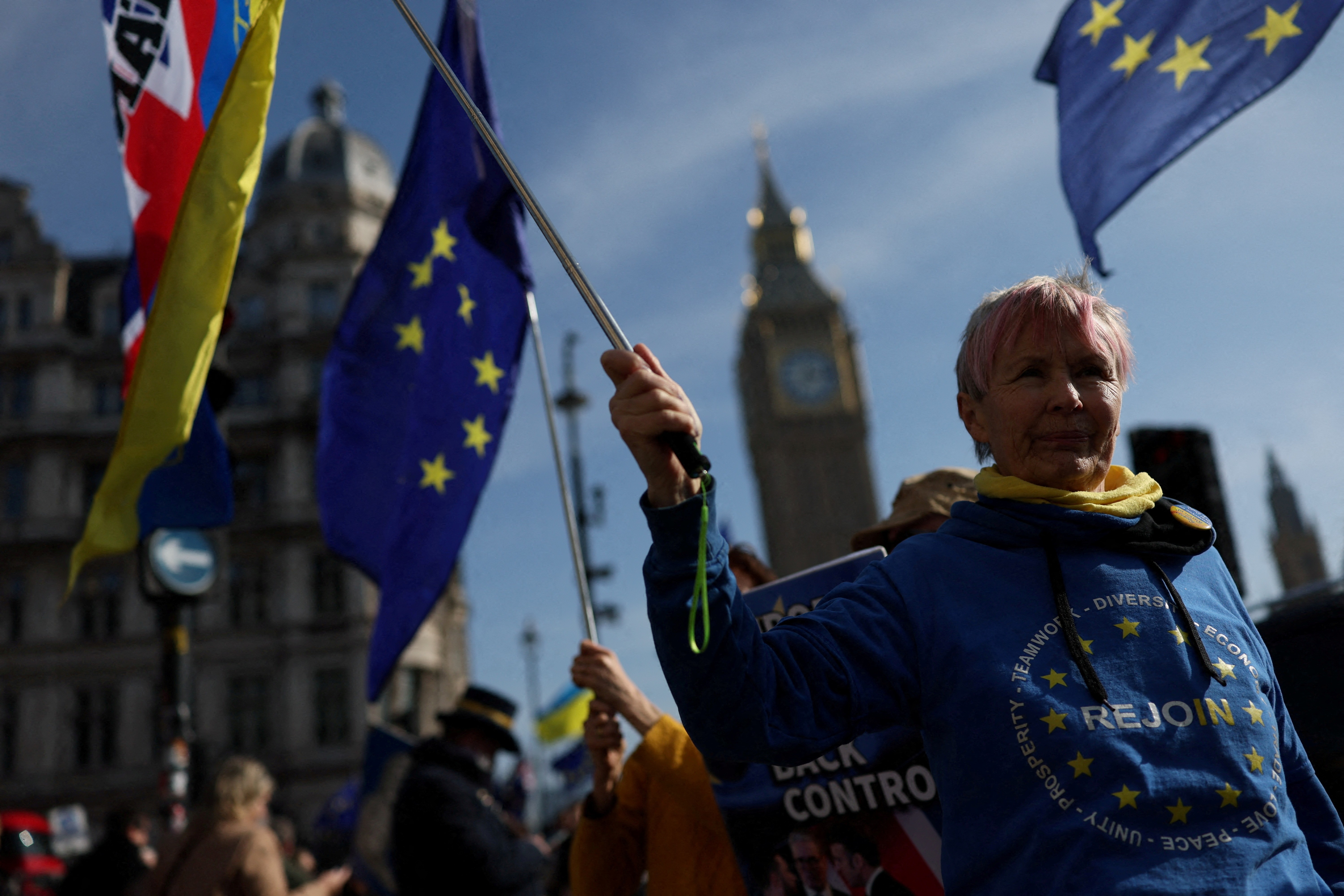 Reintegração à União Europeia volta à pauta no Reino Unido dez anos após o Brexit