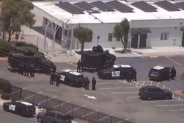 Segurança impede massacre em mesquita de San Diego e é chamado de herói pela polícia