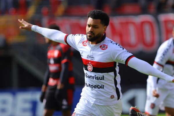 Série D: Sergipe oficializa contratação do centroavante Thiago Santos