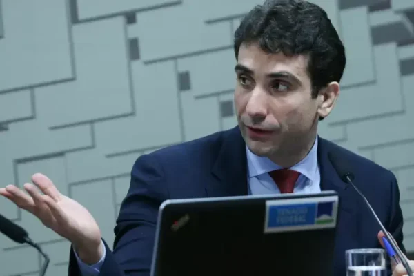 Setor financeiro publica manifesto em favor de Gabriel Galípolo e autonomia do Banco Central