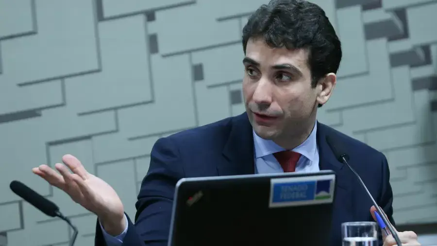 Setor financeiro publica manifesto em favor de Gabriel Galípolo e autonomia do Banco Central