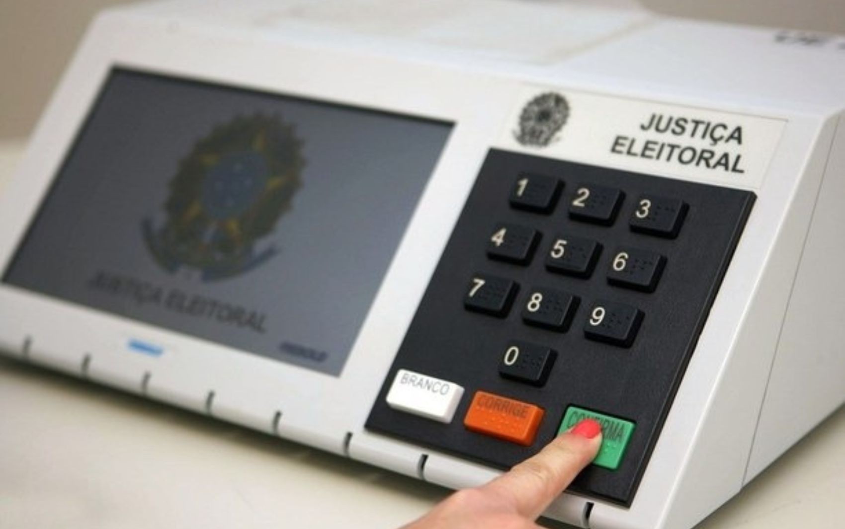 TSE estabelece restrições rigorosas para inteligência artificial nas eleições de 2026