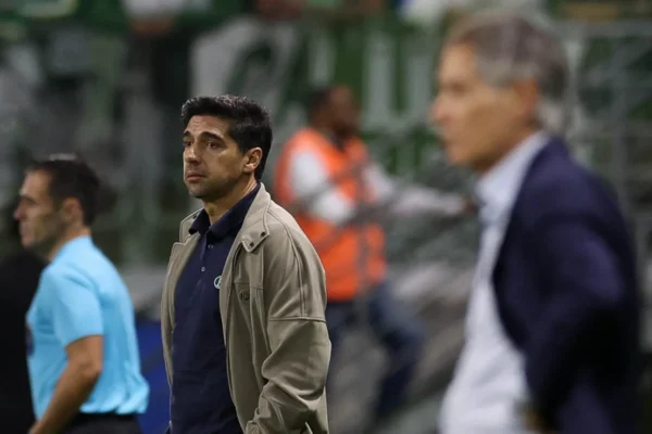 Abel Ferreira responsabiliza-se por derrota do Palmeiras e faz crítica indireta ao Flamengo