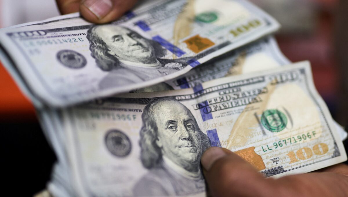Câmbio sobe para R$ 5,01 impulsionado por tensões no Irã e indicadores dos Estados Unidos