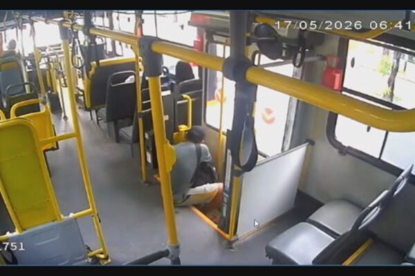 Câmera flagra furto de componentes de elevadores de acessibilidade em ônibus do Grande Recife