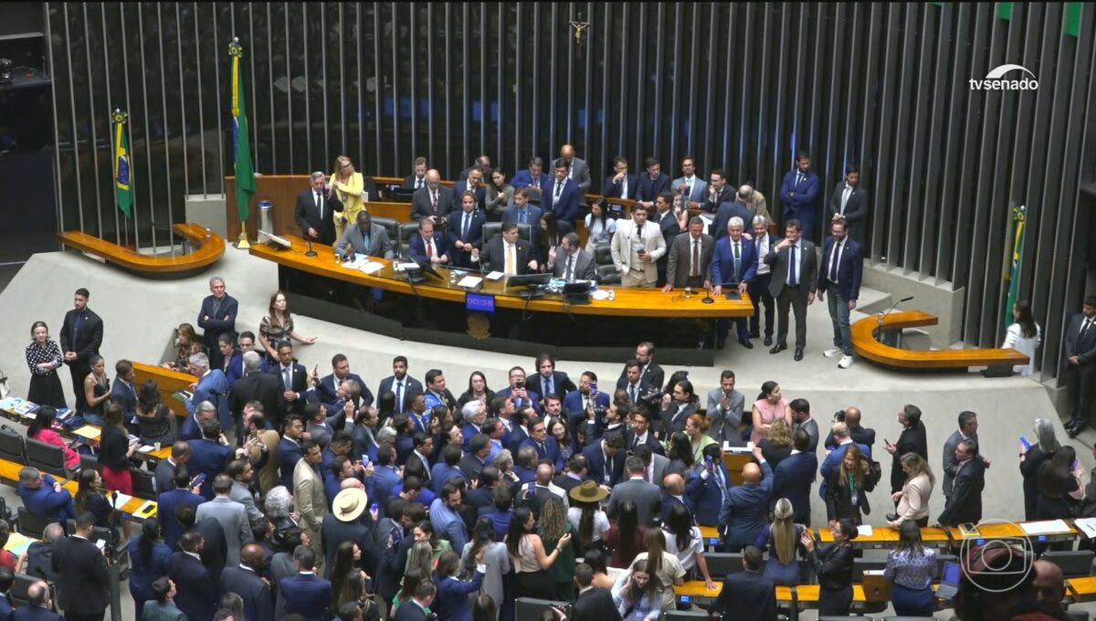 Congresso derruba veto de Lula e autoriza repasses públicos a municípios em anos eleitorais