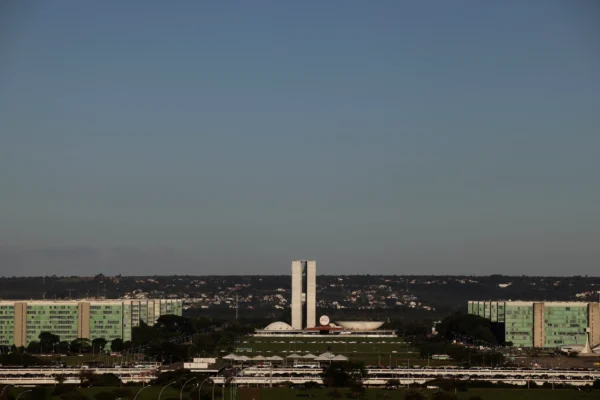 Executivo propõe transição de três anos para extinção da jornada 6x1 no Congresso