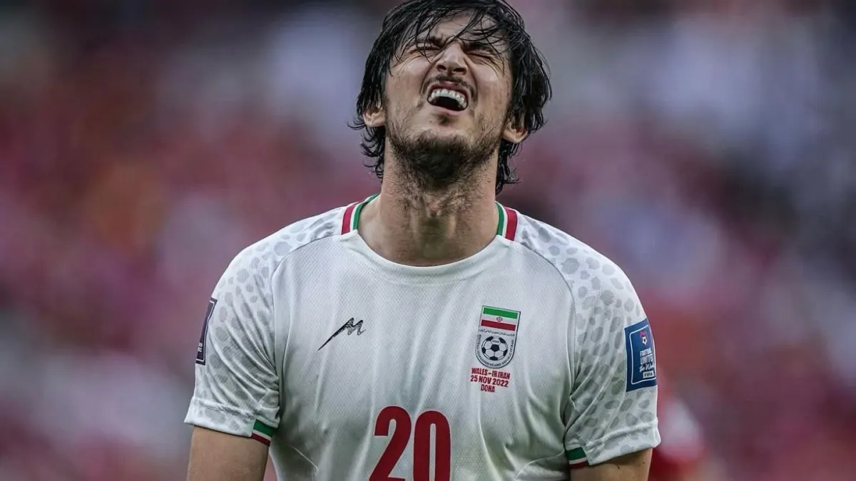 Fora da Copa do Mundo, Sardar Azmoun rebate acusações e reafirma lealdade ao Irã