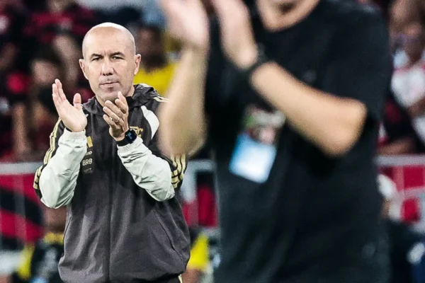 Leonardo Jardim exalta Pedro e analisa confronto com Palmeiras após classificação do Flamengo